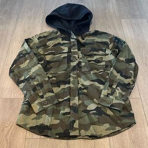 H&M Camo Shacket with a hood and side pockets!